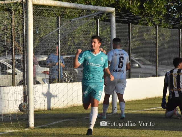 Ferro gan en Bolvar y pelea por el primer puesto